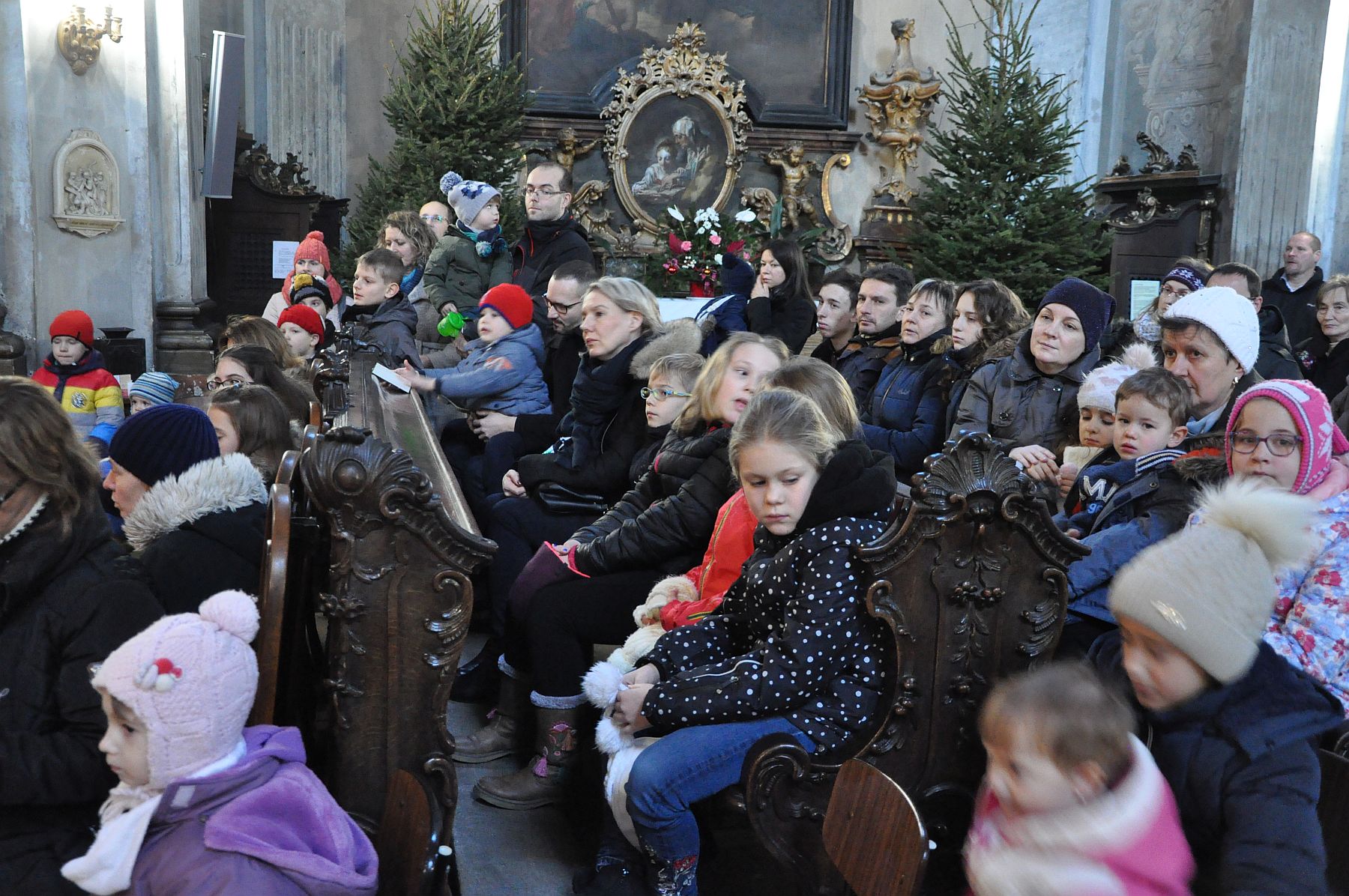 Így teltek a várakozás órái - szenteste délutánja Fehérvár templomaiban